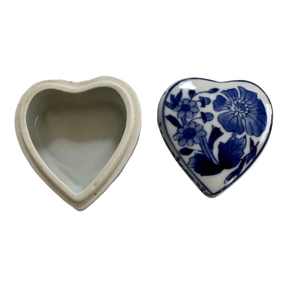 Heart Box Blue White Enameled Jewelry Box Floral Hand-painted Porcelain Lid Box - Picture 5 of 7